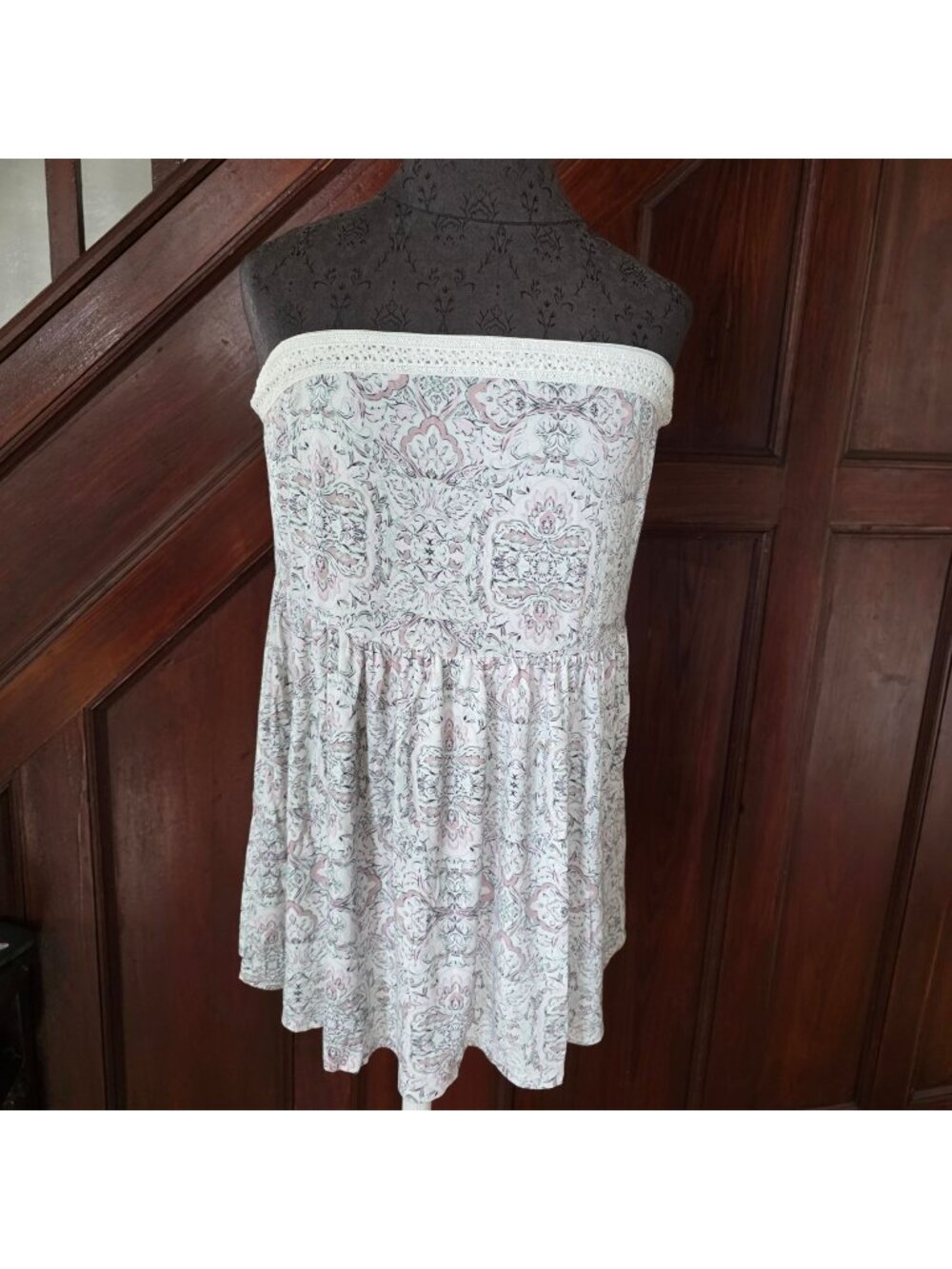 Torrid Super Soft Knit Strapless Top With Pastel Floral Pattern Size 1x